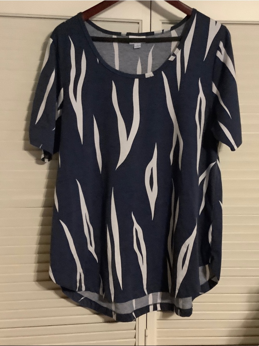 LuLaRoe Navy Blue Short Sleeve Scoop Neck Top with White Abstract Print